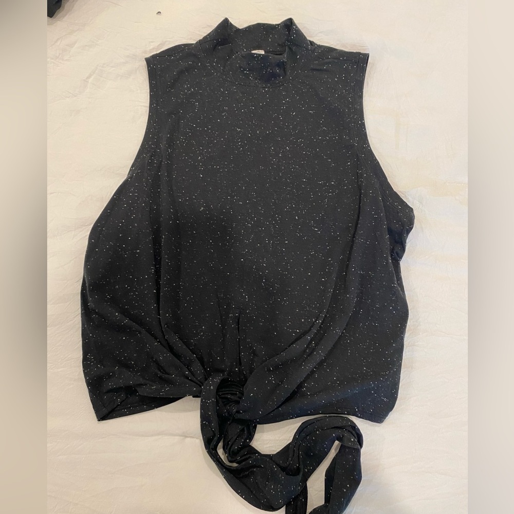Lululemon high neck workout tank. Never worn like new. Size 8. Speckled black
